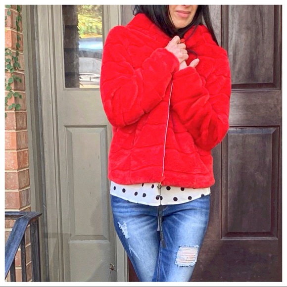 ✨LAST 1✨PARIS✨Red Gorgeous Faux Fur Hooded Jacket - Picture 7 of 8